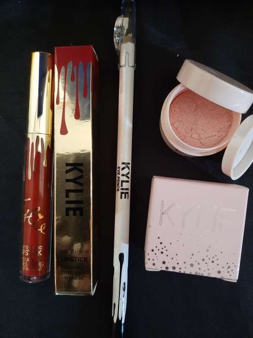 Kylie Combo - eyeliner, highlight powder and moisturising lip colour