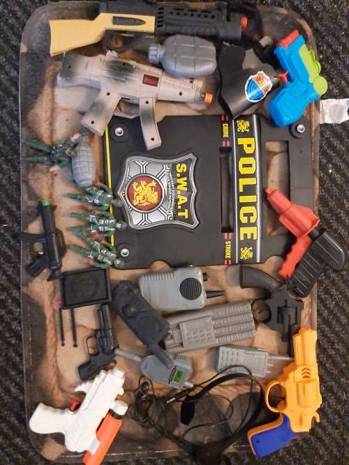 Mix lots of Police toys. All for 1 bid