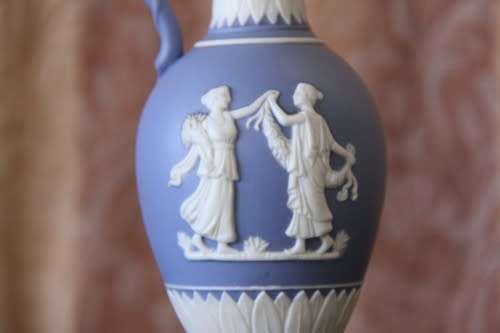 A PAIR OF WONDERFUL HANDMADE WEDGWOOD JASPER REPLICA AMPHORA BY BALBOA IN AMAZING CONDITION