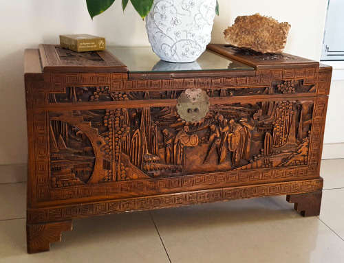 Oriental Kist - highly detailed woodwork. Excellent Condition