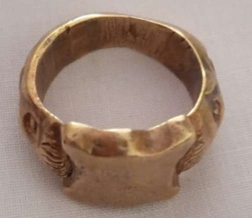 Beautifully crafted gold ring