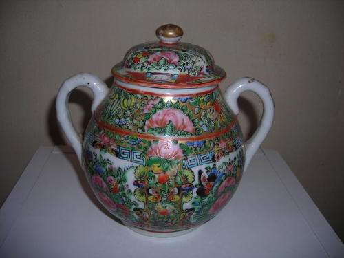 Beautifully painted 20th Century Famille Rose Cantonese Jug