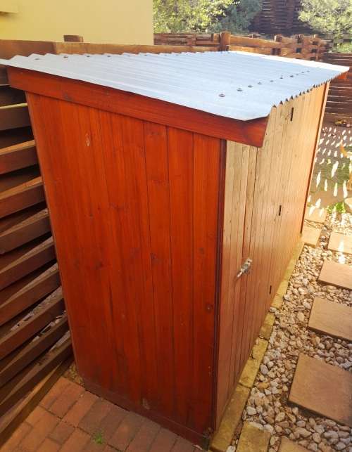 ***Relocation Sale*** Wendy House / Tool Shed (Excellent condition)