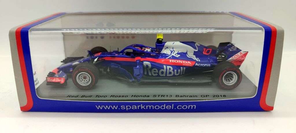 **NEW/BOXED** 1/43 Spark Red Bull Toro Rosso Honda STR13 Bahrain GP 2018 #10
