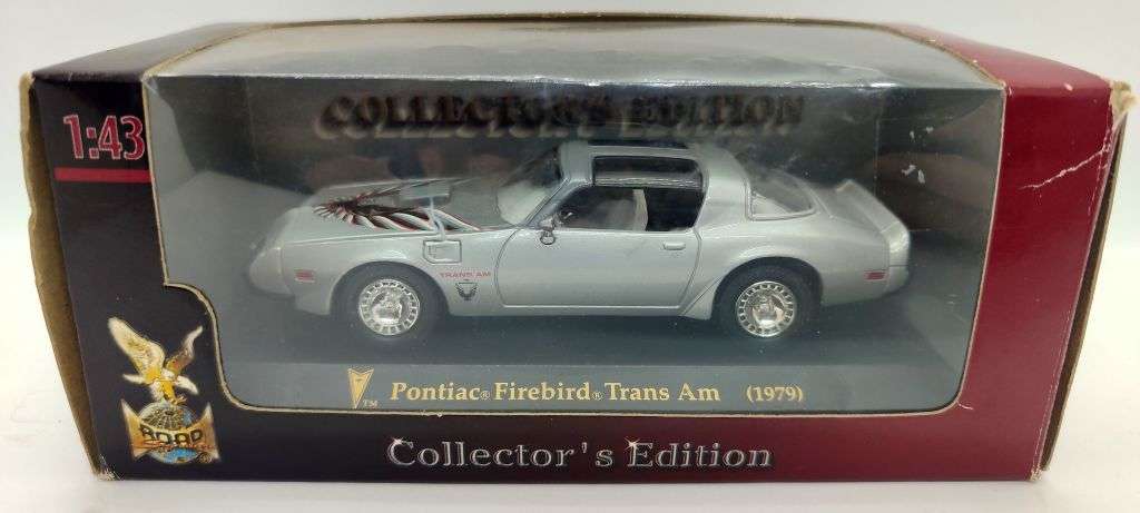**DAMAGED** 1/43 Yat Ming Pontiac Firebird Trans Am 1979 (right wing mirror is missing)