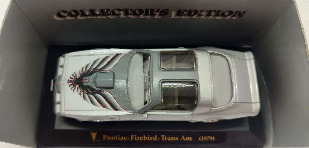 **DAMAGED** 1/43 Yat Ming Pontiac Firebird Trans Am 1979 (right wing mirror is missing)