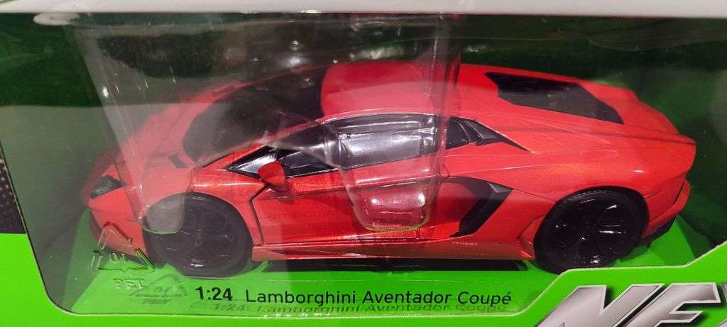 **NEW** 1/24 Welly NEX Lamborghini Aventador Coupe Red