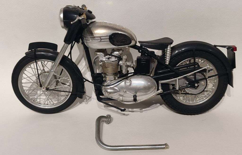 **Restoration or Diorama Use** 1/8 Revell Triumph Tiger 100 (BUILT MODEL KIT)