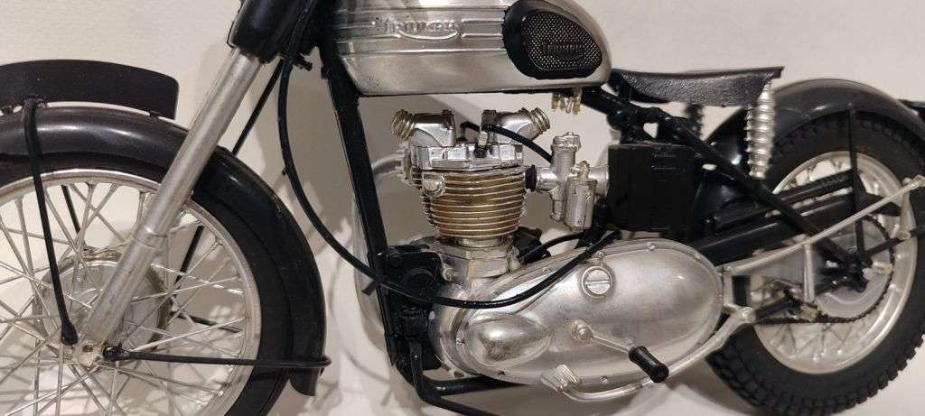 **Restoration or Diorama Use** 1/8 Revell Triumph Tiger 100 (BUILT MODEL KIT)