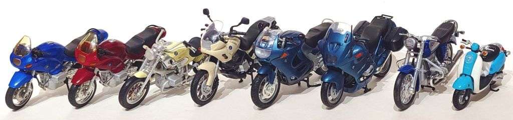 **Pre-Loved/No Baseplate/No Box** 1/18 Motorcycle Model Lot - various loose Maisto/MotorMax/Welly