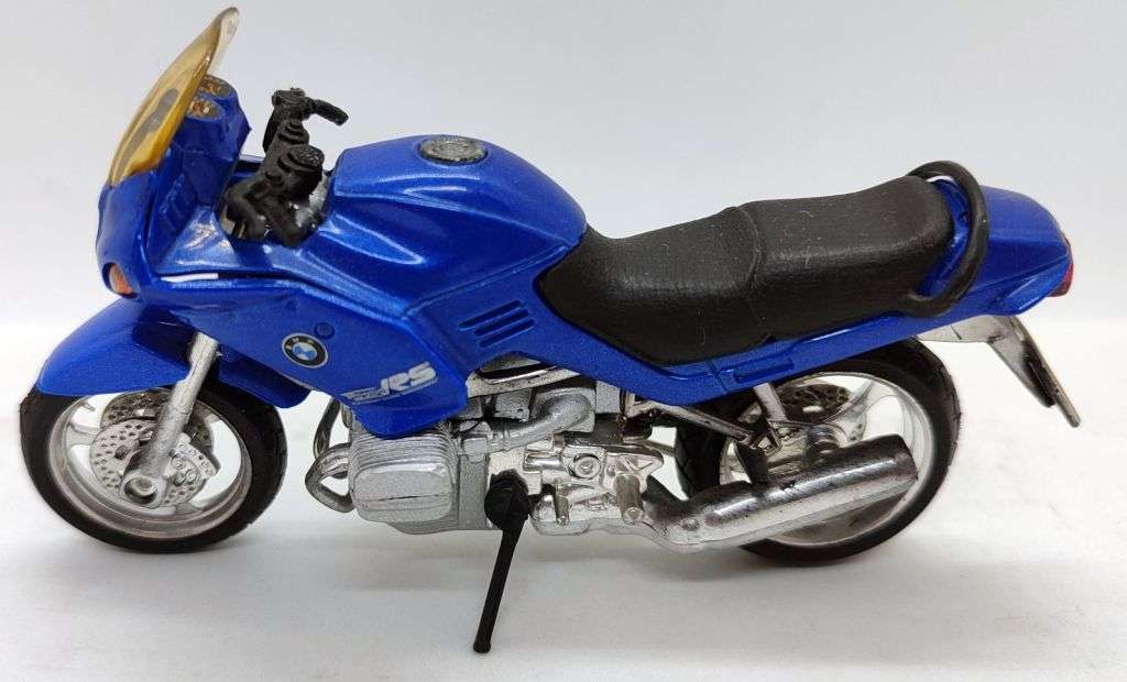 **Pre-Loved/No Baseplate/No Box** 1/18 Motorcycle Model Lot - various loose Maisto/MotorMax/Welly