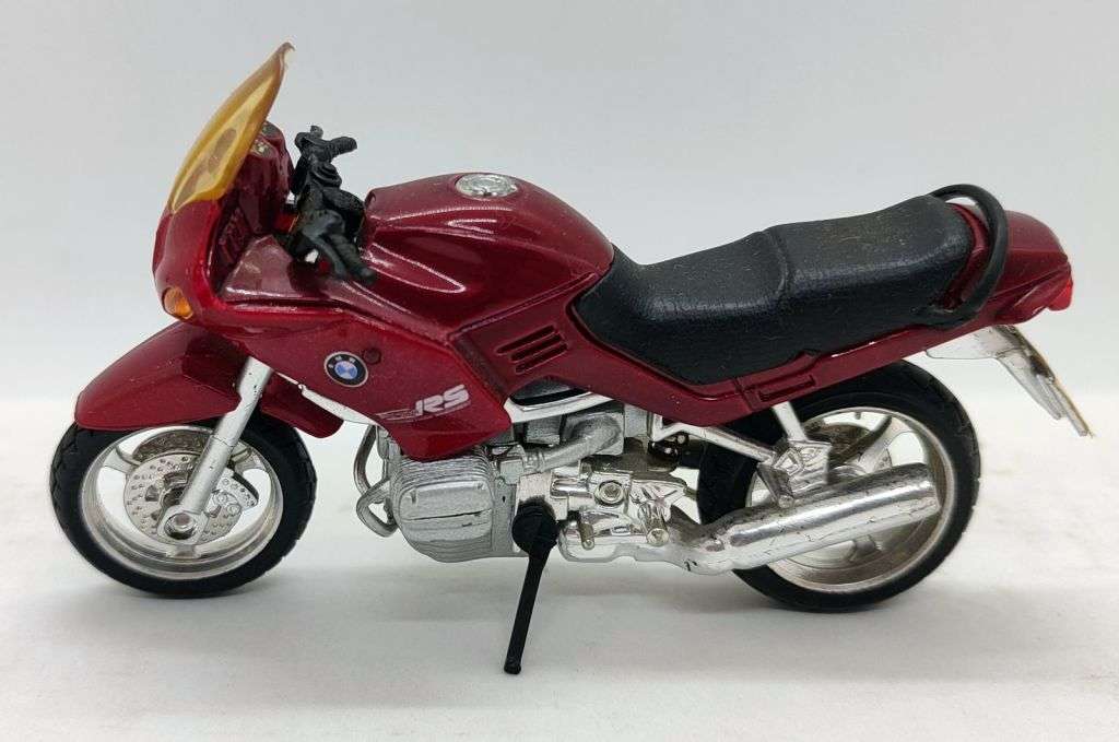 **Pre-Loved/No Baseplate/No Box** 1/18 Motorcycle Model Lot - various loose Maisto/MotorMax/Welly