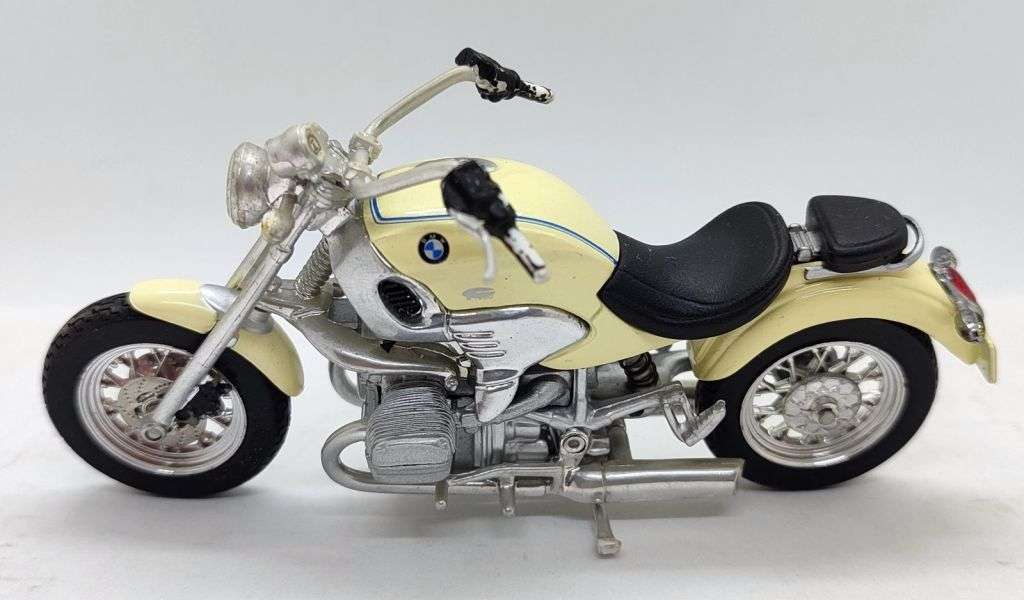 **Pre-Loved/No Baseplate/No Box** 1/18 Motorcycle Model Lot - various loose Maisto/MotorMax/Welly