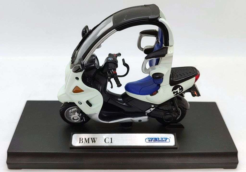 **Pre-Loved/With Baseplates/No Boxes** 1/18 Welly Motorcycle Scale Model Lot