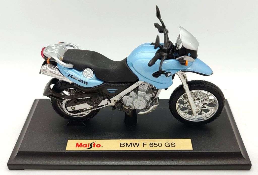 **Pre-Loved/With Baseplates/No Boxes** 1/18 Maisto Motorcycle Scale Model Lot
