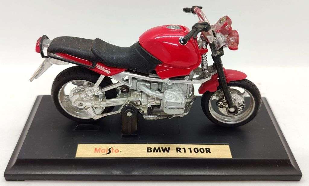 **Pre-Loved/With Baseplates/No Boxes** 1/18 Maisto Motorcycle Scale Model Lot