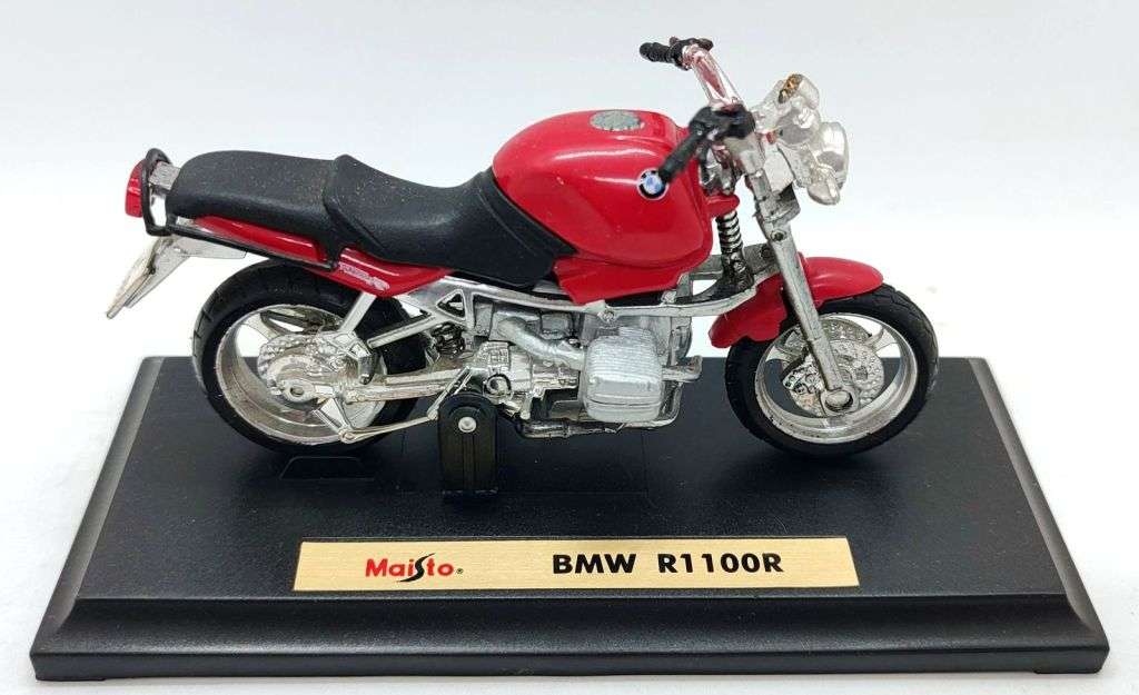 **Pre-Loved/With Baseplates/No Boxes** 1/18 Maisto Motorcycle Scale Model Lot