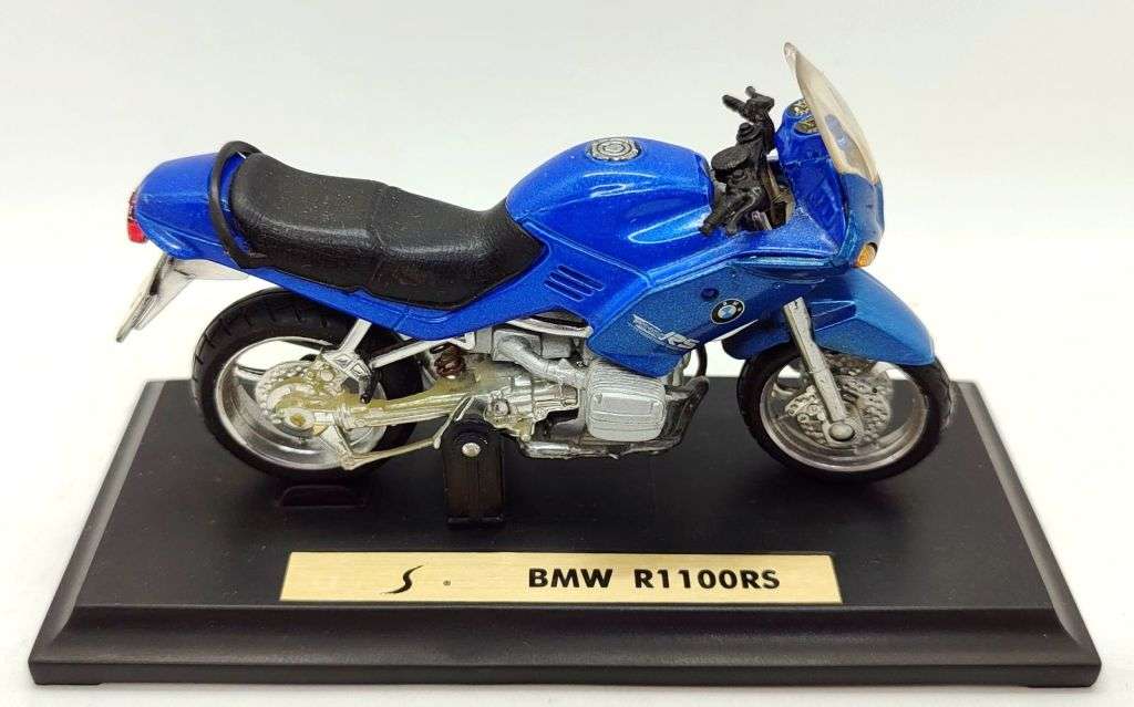 **Pre-Loved/With Baseplates/No Boxes** 1/18 Maisto Motorcycle Scale Model Lot