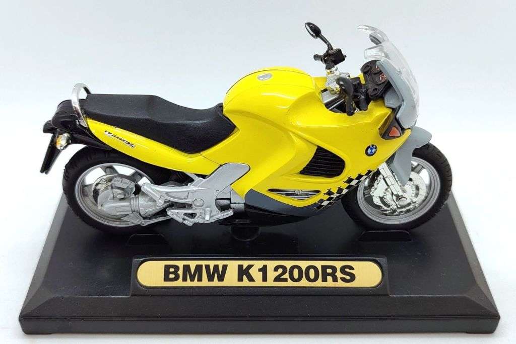 **Pre-Loved/With Baseplates/No Boxes** 1/18 MotorMax Motorcycle Scale Model Lot