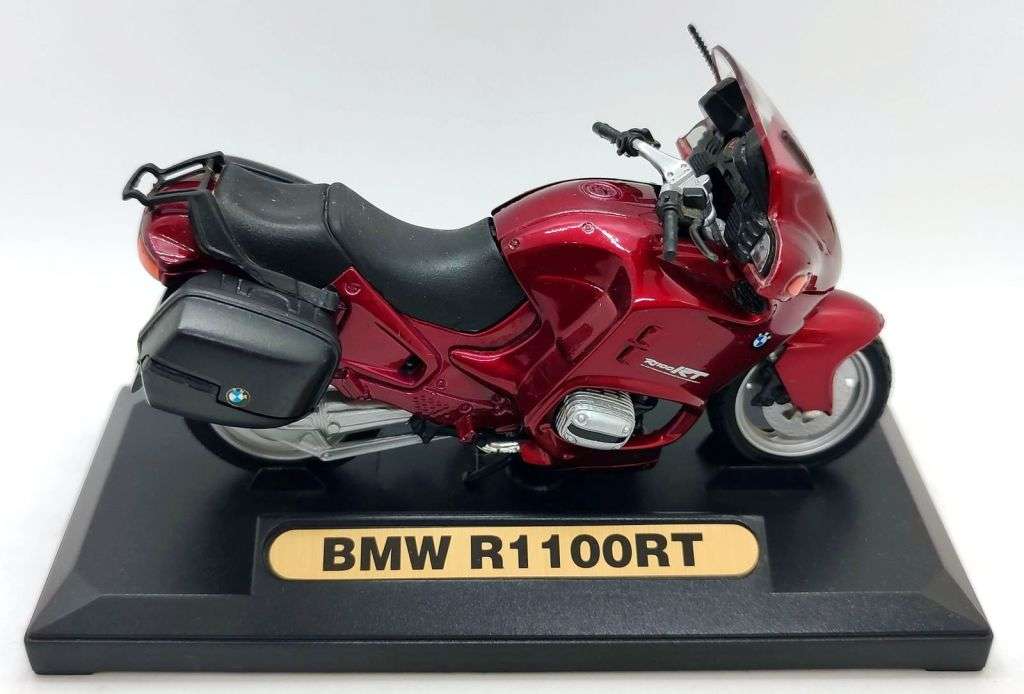 **Pre-Loved/With Baseplates/No Boxes** 1/18 MotorMax Motorcycle Scale Model Lot