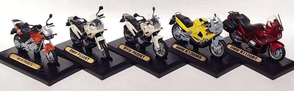 **Pre-Loved/With Baseplates/No Boxes** 1/18 MotorMax Motorcycle Scale Model Lot