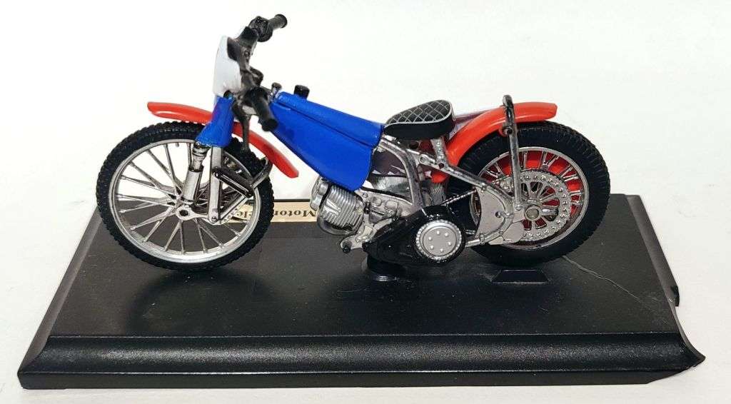 **Pre-Loved/Cracked Baseplate/No Box** 1/18 Maisto Speedway Motorcycle - R/W/B