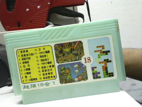 18 IN 1 NES / 8 BIT / FAMICOM - CLONE / TV GAME / GOLDEN CHINA / RETRO