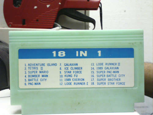 18 IN 1 NES / 8 BIT / FAMICOM - CLONE / TV GAME / GOLDEN CHINA / RETRO