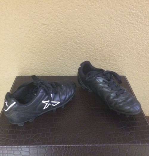 SOCCER BOOTS -  BLACK - KIDS SIZE 1