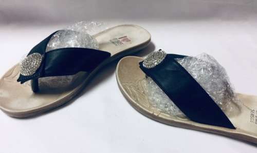 SANDALS - FLIP FLOPS - BLACK - SIZE 4 - WOMEN - SHOES - LADIES