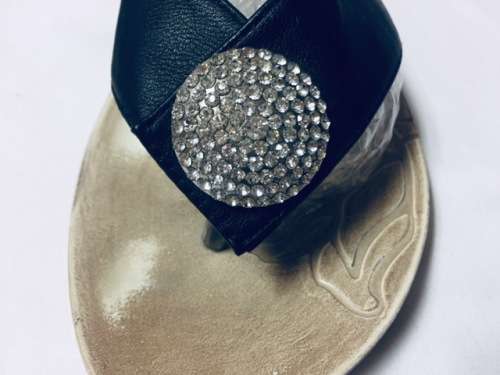 SANDALS - FLIP FLOPS - BLACK - SIZE 4 - WOMEN - SHOES - LADIES