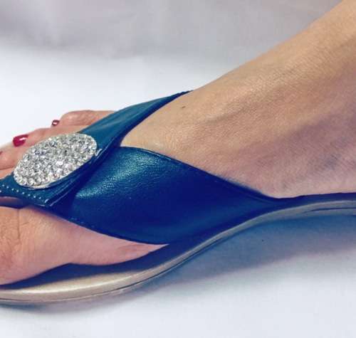 SANDALS - FLIP FLOPS - BLACK - SIZE 4 - WOMEN - SHOES - LADIES