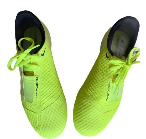 NIKE - SOCCER BOOTS - BOYS - SIZE 5 - PHANTOM VENOM - KIDS