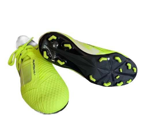 NIKE - SOCCER BOOTS - BOYS - SIZE 5 - PHANTOM VENOM - KIDS