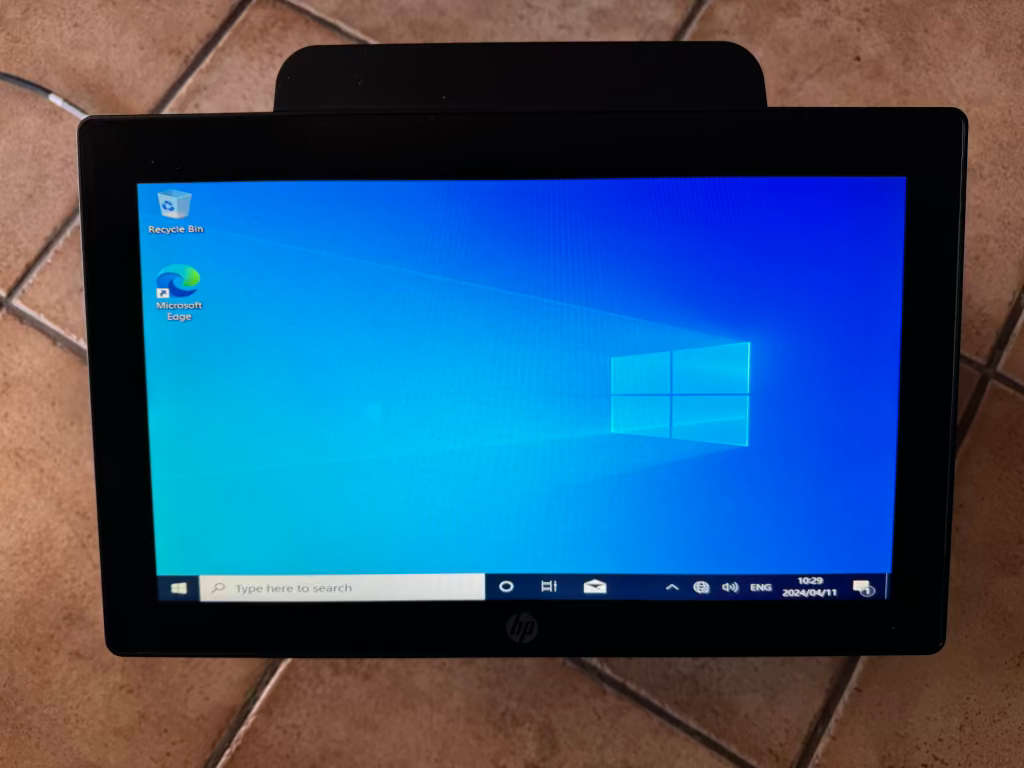 HP RP9 G1 - all-in-one system with touch display