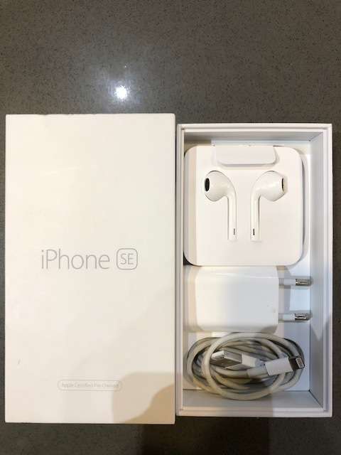 Immaculate Apple iPhone SE 16GB - Space grey