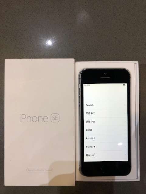Immaculate Apple iPhone SE 16GB - Space grey