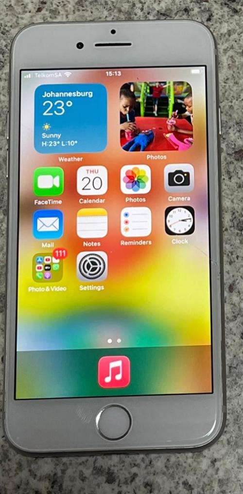 iPhone 8 64gb White + Charging Cable