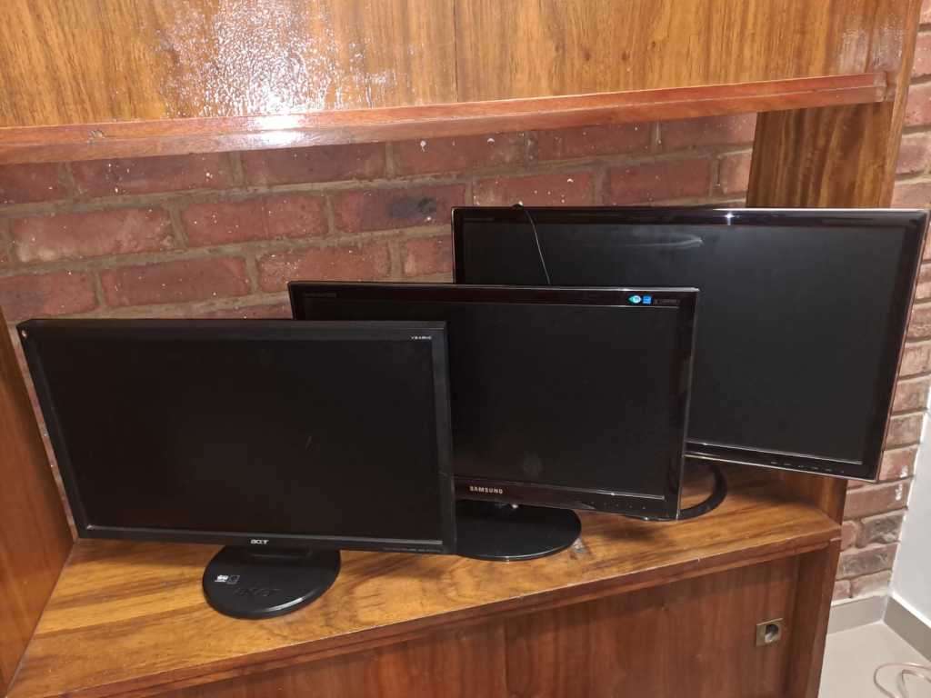3 Monitor`s (Samsung & Acer)