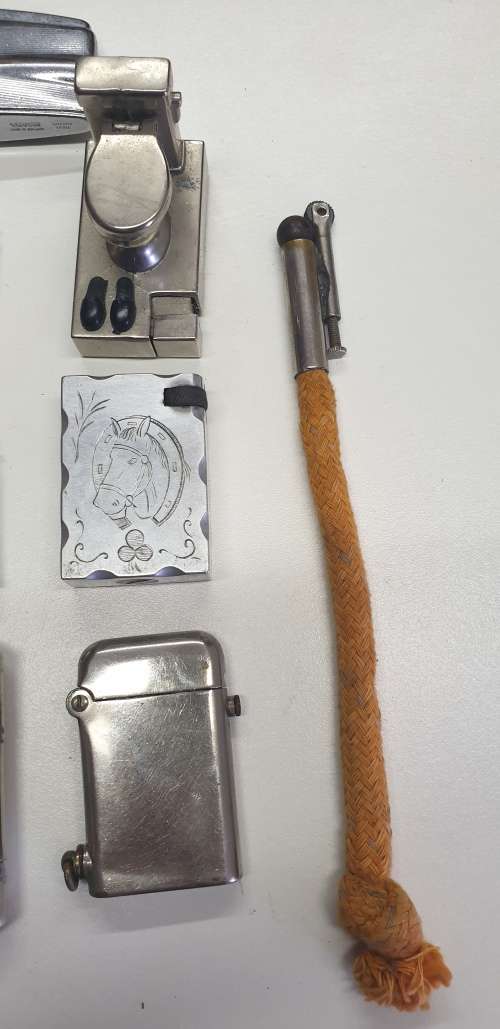 1 x lot of broken lighters.