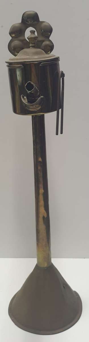 Antique Dutch Brass wall mounted Snotneus Oil lamp 19th Century