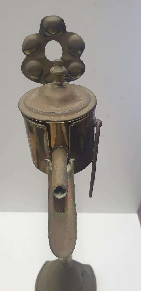 Antique Dutch Brass wall mounted Snotneus Oil lamp 19th Century