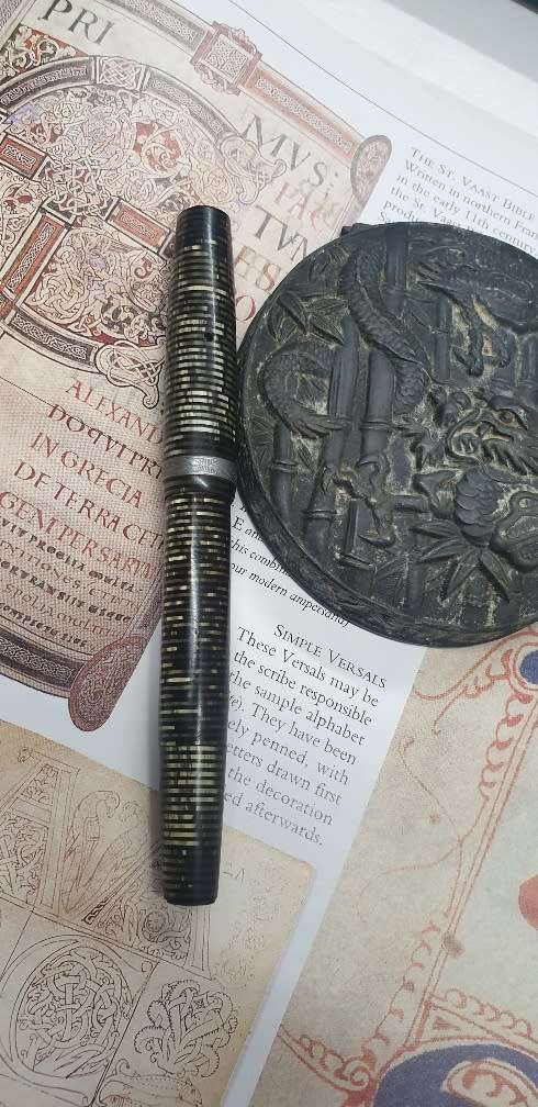 VINTAGE PARKER VACUMATIC FOUNTAIN PEN 14CT GOLD NIB. ( MISSING CLIP AND BOTH FINIALS )