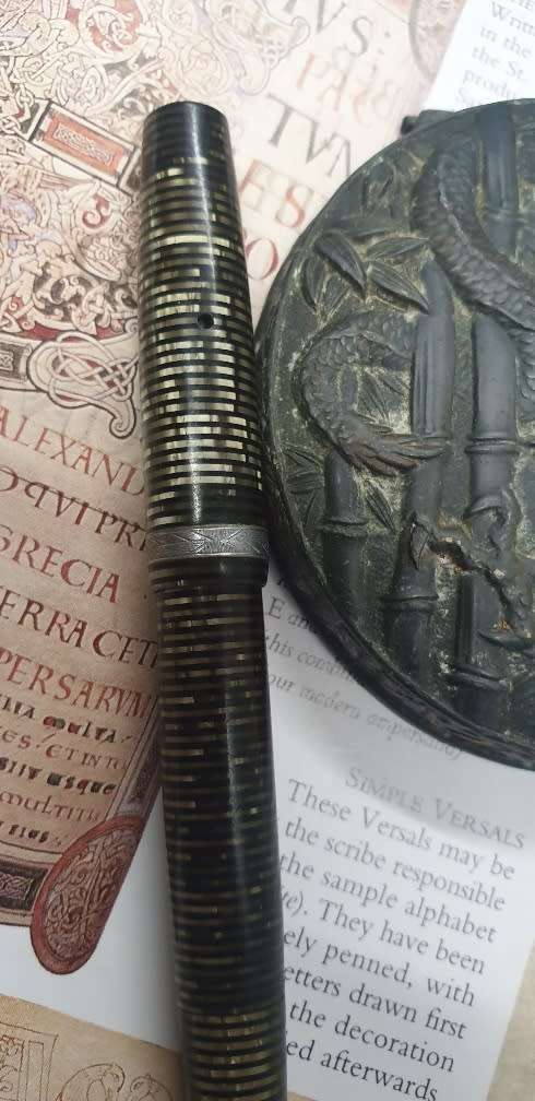 VINTAGE PARKER VACUMATIC FOUNTAIN PEN 14CT GOLD NIB. ( MISSING CLIP AND BOTH FINIALS )