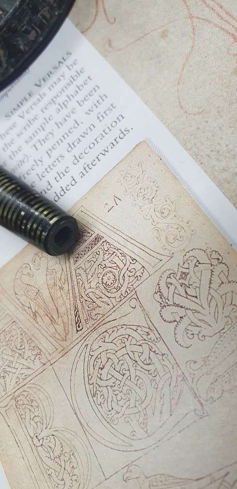 VINTAGE PARKER VACUMATIC FOUNTAIN PEN 14CT GOLD NIB. ( MISSING CLIP AND BOTH FINIALS )