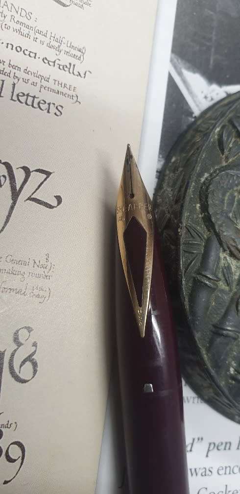 2 VINTAGE SHEAFFER FOUNTAIN PENS. 1 X 14CT GOLD NIB