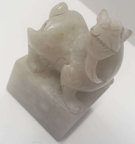 ANTIQUE CHINESE QING WHITE JADE DOG CHOP STAMP/SEAL