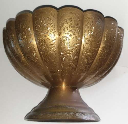 Vintage Brass Bowl. Beautiful detail
