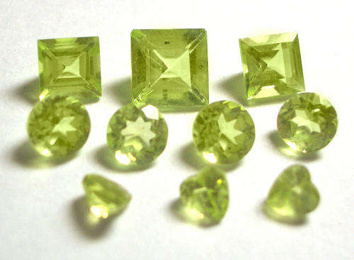 GREAT 2.75CARATS GENUINE PERIDOT, SQUARE, ROUND & HEART SHAPES