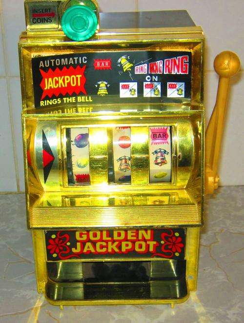 HIGHLY DECORATIVE GAMBLING MACHINE